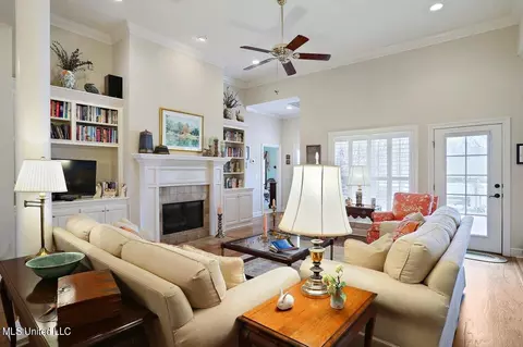 Living - 217 Geneva Boulevard Blvd, Madison, MS 39110 photo 4 of 5