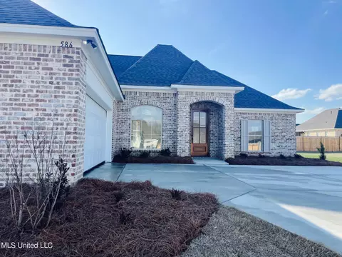 586 E Park St, Canton, MS 39046