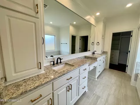 Bath - 586 E Park St, Canton, MS 39046 photo 2 of 4
