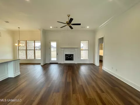 Living - 586 E Park St, Canton, MS 39046 photo 1 of 3
