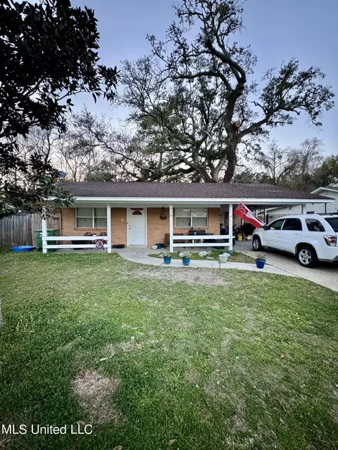 218 Hunter Dr, Ocean Springs, MS 39564