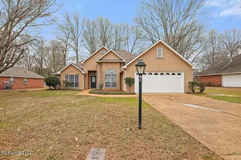 210 Southwind Dr, Richland, MS 39218