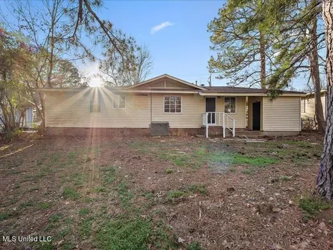 Exterior - 3066 Oak Forest Dr, Jackson, MS 39212 photo 5 of 6