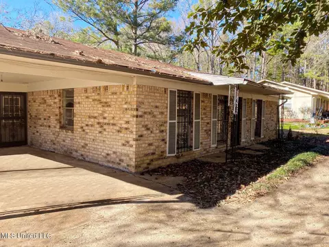Exterior - 830 W Jasper St, Brandon, MS 39042 photo 4 of 5
