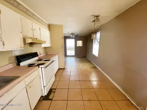 Kitchen - 830 W Jasper St, Brandon, MS 39042 photo 1 of 3