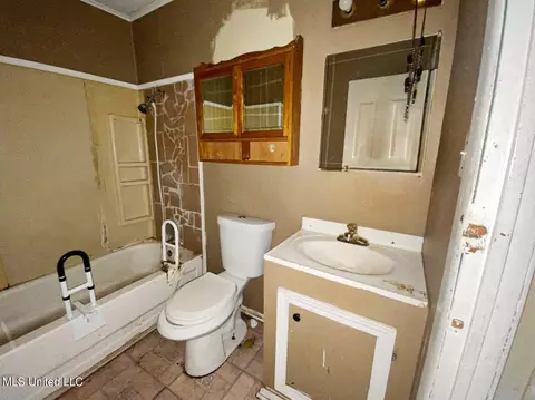 Bath - 830 W Jasper St, Brandon, MS 39042 photo 2 of 2