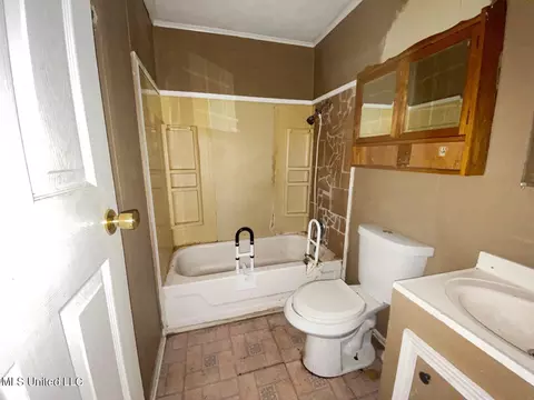 Bath - 830 W Jasper St, Brandon, MS 39042 photo 1 of 2