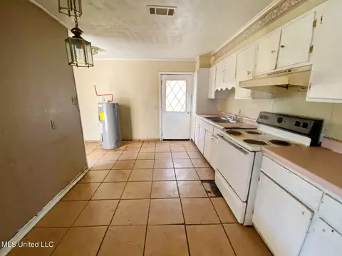 Kitchen - 830 W Jasper St, Brandon, MS 39042 photo 3 of 3