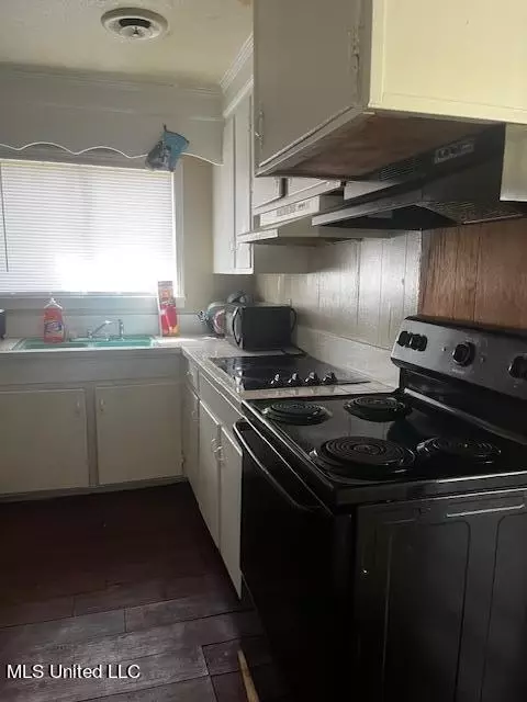 Kitchen - 109 Queen Anne Ln, Jackson, MS 39209 photo 1 of 1