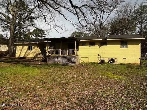Exterior - 109 Queen Anne Ln, Jackson, MS 39209 photo 2 of 5