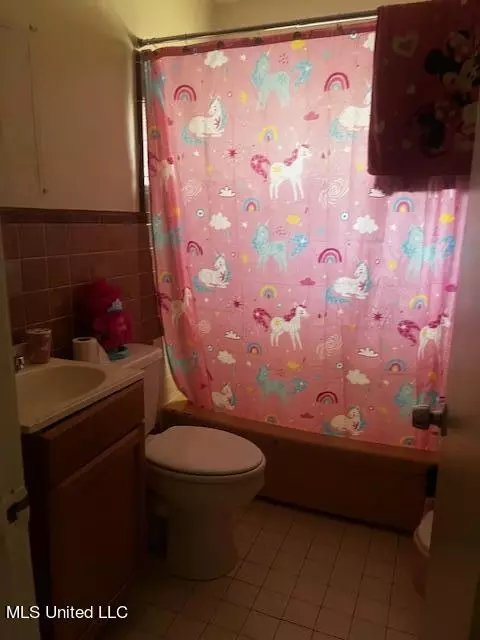 Bath - 109 Queen Anne Ln, Jackson, MS 39209 photo 1 of 1