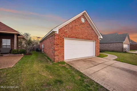 Exterior - 522 Will Dr, Brandon, MS 39047 photo 3 of 7