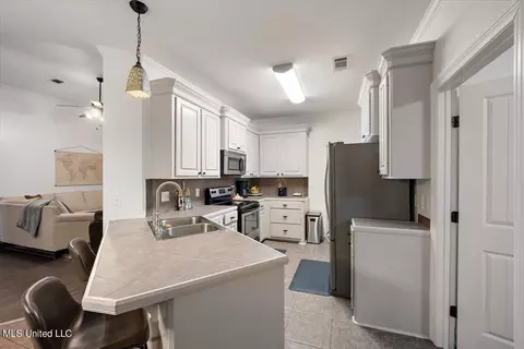 Kitchen - 522 Will Dr, Brandon, MS 39047 photo 2 of 4