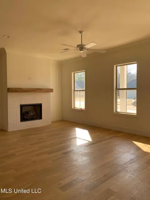 Living - 121 Trace Pointe Pl, Clinton, MS 39056 photo 2 of 2