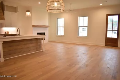 Dining - 121 Trace Pointe Pl, Clinton, MS 39056 photo 2 of 3