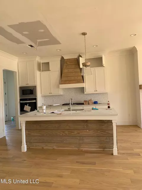 Kitchen - 121 Trace Pointe Pl, Clinton, MS 39056 photo 2 of 2