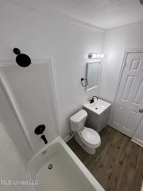 Bath - 1837 Westover St, Jackson, MS 39209 photo 5 of 5