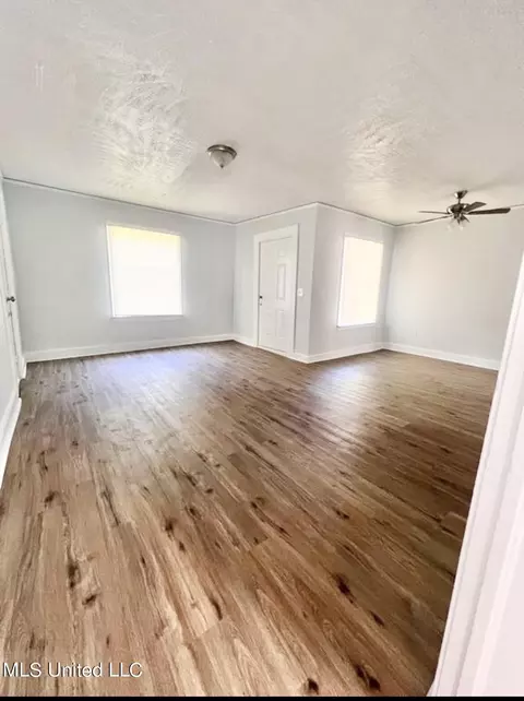 1432 Regina St, Jackson, MS 39209 photo 3