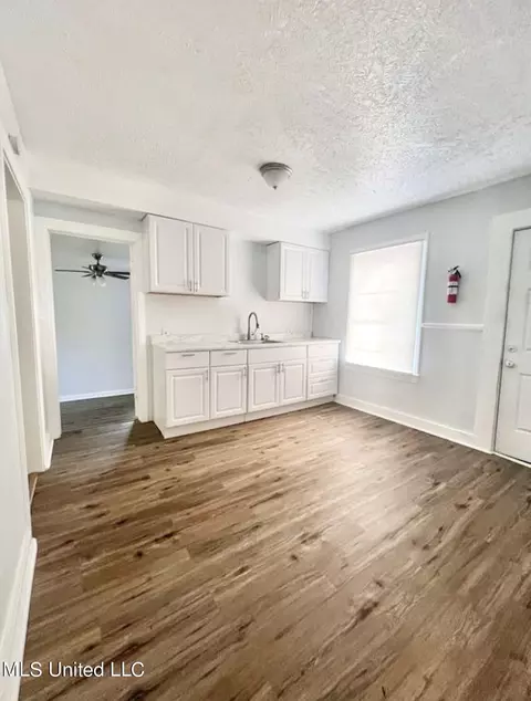 1432 Regina St, Jackson, MS 39209 photo 4