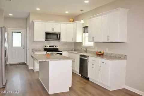 Kitchen - 180 Ridge Ln, Lucedale, MS 39452 photo 4 of 5