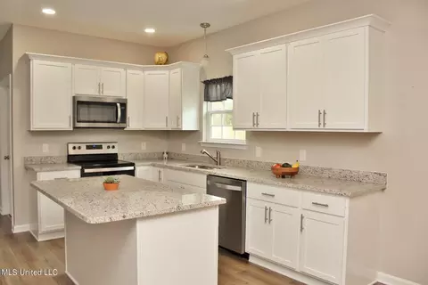 Kitchen - 180 Ridge Ln, Lucedale, MS 39452 photo 3 of 5
