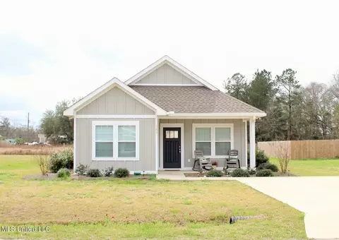 180 Ridge Ln, Lucedale, MS 39452