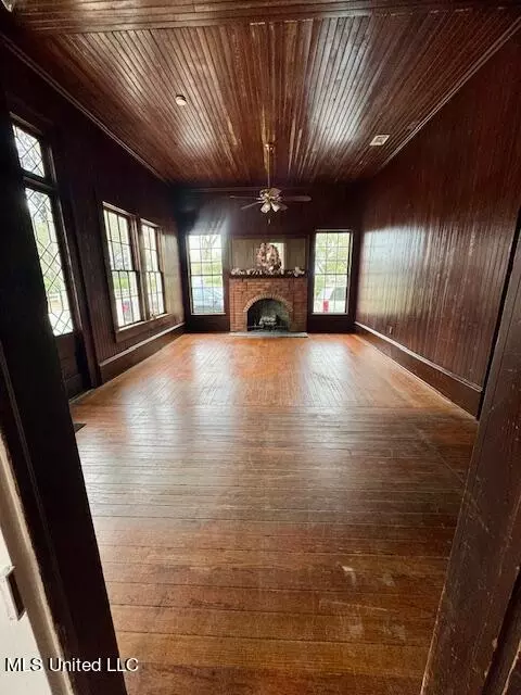 Living - 4230 Robinson Ave, Moss Point, MS 39563 photo 1 of 1