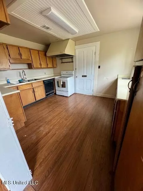 Kitchen - 4230 Robinson Ave, Moss Point, MS 39563 photo 1 of 1
