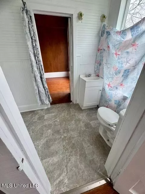 Bath - 4230 Robinson Ave, Moss Point, MS 39563 photo 1 of 2