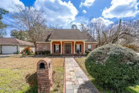 8421 Makiki Dr, Diamondhead, MS 39525
