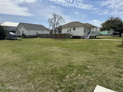 607 Magnolia St, Long Beach, MS 39560