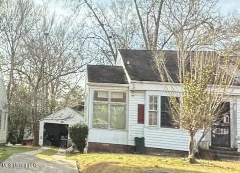 1215 Lawnview Pl, Jackson, MS 39203 photo 2