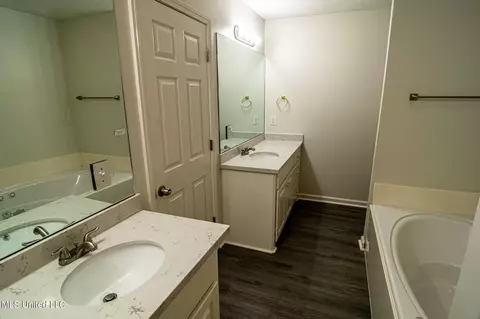Bath - 3116 Tynes Dr, Byram, MS 39272 photo 2 of 6