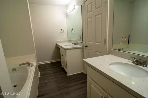 Bath - 3116 Tynes Dr, Byram, MS 39272 photo 4 of 6