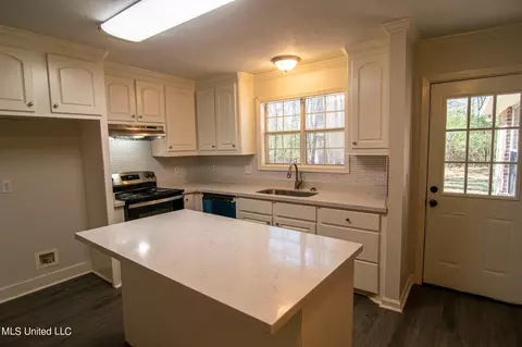 Kitchen - 3116 Tynes Dr, Byram, MS 39272 photo 2 of 2