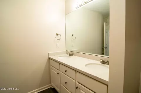 Bath - 3116 Tynes Dr, Byram, MS 39272 photo 5 of 6