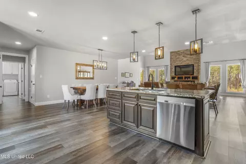 Kitchen - 16515 John Smith Rd, Vancleave, MS 39565 photo 4 of 4