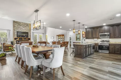 Dining - 16515 John Smith Rd, Vancleave, MS 39565 photo 2 of 4