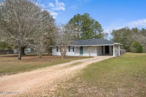 120 Moody Dr, Lucedale, MS 39452