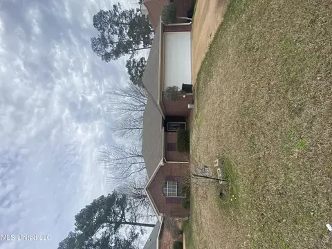 401 Edgewater Branch Dr, Brandon, MS 39042