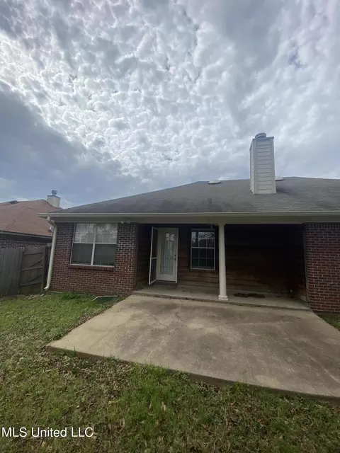 Exterior - 401 Edgewater Branch Dr, Brandon, MS 39042 photo 4 of 5