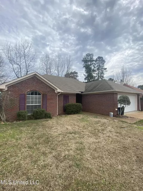 Exterior - 401 Edgewater Branch Dr, Brandon, MS 39042 photo 2 of 5
