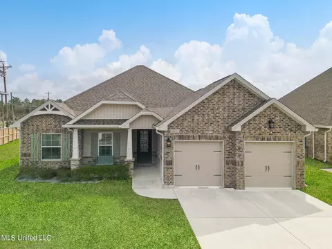 8076 Village Green Dr, Biloxi, MS 39532