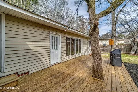 Exterior - 1030 Cedar Hill Dr, Jackson, MS 39206 photo 3 of 22