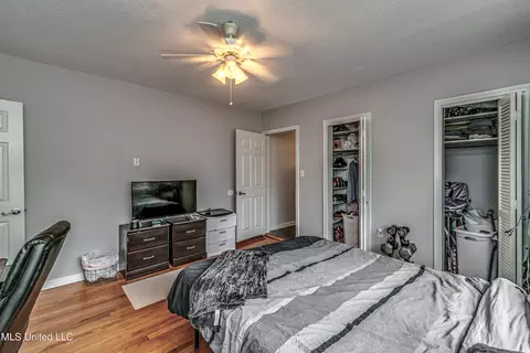Bedroom - 1030 Cedar Hill Dr, Jackson, MS 39206 photo 6 of 10