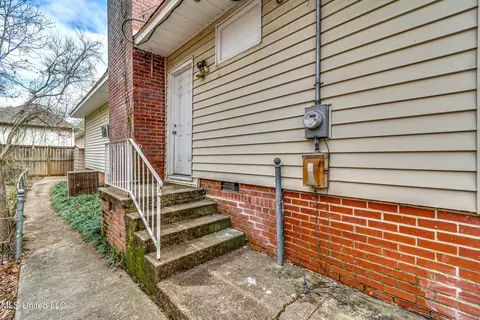 Exterior - 1030 Cedar Hill Dr, Jackson, MS 39206 photo 13 of 22