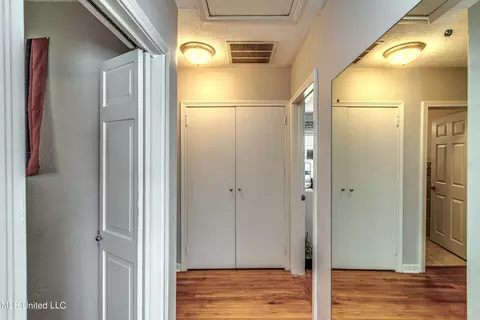 Entry Way - 1030 Cedar Hill Dr, Jackson, MS 39206 photo 1 of 2