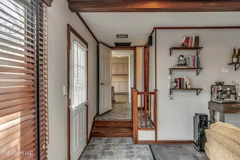 Entry Way - 1030 Cedar Hill Dr, Jackson, MS 39206 photo 2 of 2