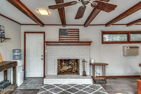 Living - 1030 Cedar Hill Dr, Jackson, MS 39206 photo 8 of 10