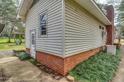 Exterior - 1030 Cedar Hill Dr, Jackson, MS 39206 photo 11 of 22